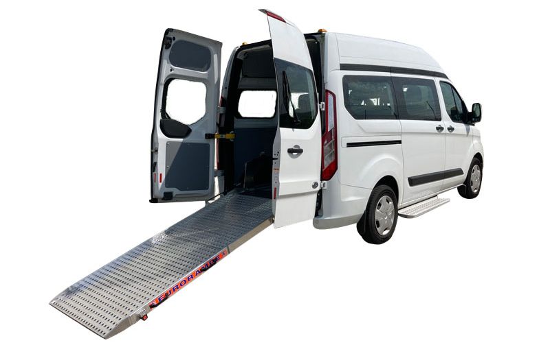 Ein Transporter Umbau und Aufbau zum Behindertentransportwagen BTW von Kunath Fahrzeugbau.