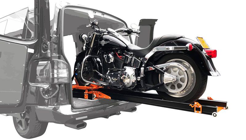 Ein Transporter Umbau und Aufbau mit Verladesystem von Kunath Fahrzeugbau.